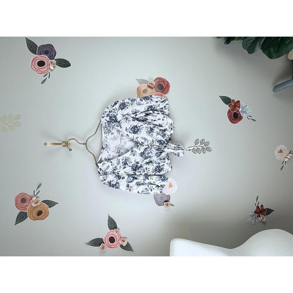 Cupcakes and Cashmere White and Blue Floral Tied Front Crop Top - Size - Small